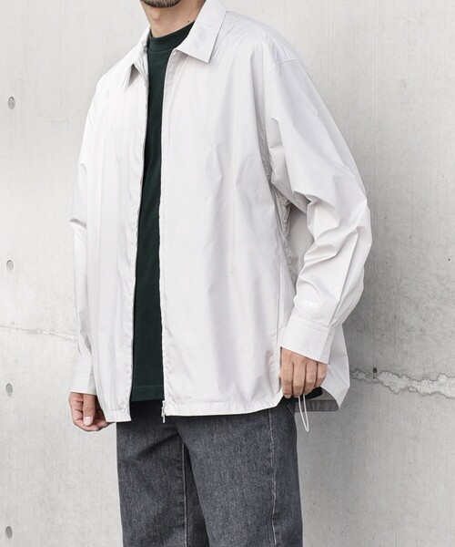 SHIPS any(シップス エニィ)の「SHIPS any:〈撥水加工〉DICROS スピンドル ジップ シャツ(セットアップ対応)◇(シャツ/ブラウス・メンズ・ナチュラル/ダークグレー/ブラック・LARGE/MEDIUM)」の6枚目の写真