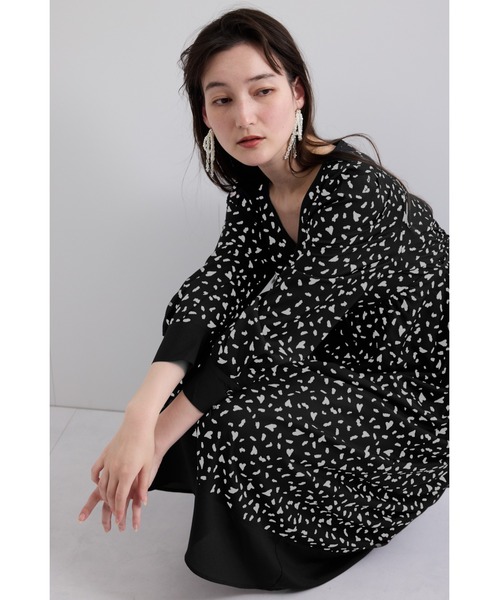 QUEENS COURT(クイーンズコート)の「ジオメトリックハートプリントワンピース≪手洗い可能≫(ワンピース・レディース・ブラック/オフホワイト・M)」の4枚目の写真