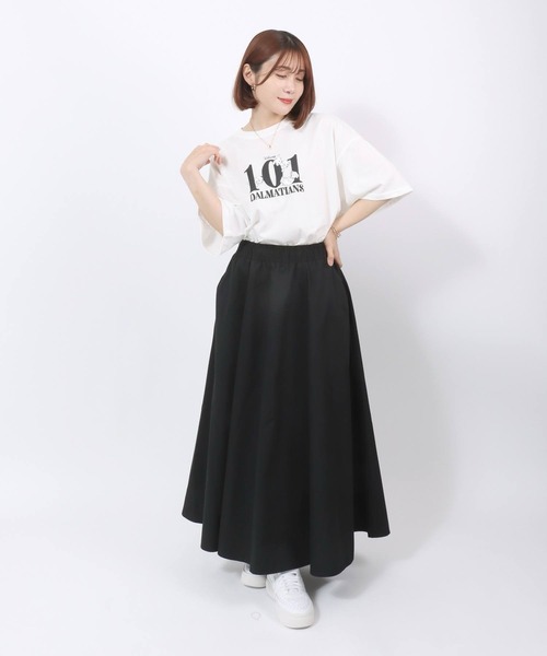 Disney(ディズニー)の「Disney(ディズニー)キャラクタープリント・刺繍ワイドシルエットTシャツ レディース(Tシャツ/カットソー・レディース・パープル/オフホワイト/サックスブルー/ピンク/レッド/イエロー/エメラルド/ベージュ系その他/ブラック系その他/ホワイト系その他2/ホワイト系その他3/ホワイト系その他4/ブラック系その他2/スミクロ/グレイッシュベージュ/アクア・M/L)」の20枚目の写真