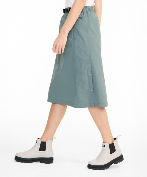 AIGLE(エーグル)の「UVカット 撥水 ストラップ 裾スリットスカート(スカート・レディース・ダークグリーン/ブルー・38/36/40/35)」の4枚目の写真