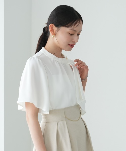 TRUDEA(トルディア)の「【UVカット,防汚加工,ウォッシャブル,防シワ】マルチファンクションアシメボウタイ半袖ブラウス(シャツ/ブラウス・レディース・グレイッシュベージュ/ピンクベージュ/ライトグレー/ホワイト/ホワイト×ネイビー・SMALL/MEDIUM/LARGE)」の6枚目の写真