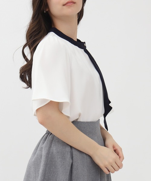 TRUDEA(トルディア)の「【UVカット,防汚加工,ウォッシャブル,防シワ】マルチファンクションアシメボウタイ半袖ブラウス(シャツ/ブラウス・レディース・グレイッシュベージュ/ピンクベージュ/ライトグレー/ホワイト/ホワイト×ネイビー・SMALL/MEDIUM/LARGE)」の12枚目の写真