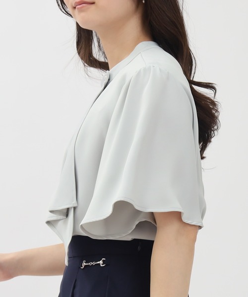 TRUDEA(トルディア)の「【UVカット,防汚加工,ウォッシャブル,防シワ】マルチファンクションアシメボウタイ半袖ブラウス(シャツ/ブラウス・レディース・グレイッシュベージュ/ピンクベージュ/ライトグレー/ホワイト/ホワイト×ネイビー・SMALL/MEDIUM/LARGE)」の16枚目の写真