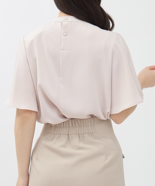 TRUDEA(トルディア)の「【UVカット,防汚加工,ウォッシャブル,防シワ】マルチファンクションアシメボウタイ半袖ブラウス(シャツ/ブラウス・レディース・グレイッシュベージュ/ピンクベージュ/ライトグレー/ホワイト/ホワイト×ネイビー・SMALL/MEDIUM/LARGE)」の21枚目の写真