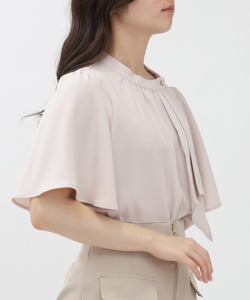 TRUDEA(トルディア)の「【UVカット,防汚加工,ウォッシャブル,防シワ】マルチファンクションアシメボウタイ半袖ブラウス(シャツ/ブラウス・レディース・グレイッシュベージュ/ピンクベージュ/ライトグレー/ホワイト/ホワイト×ネイビー・SMALL/MEDIUM/LARGE)」の22枚目の写真