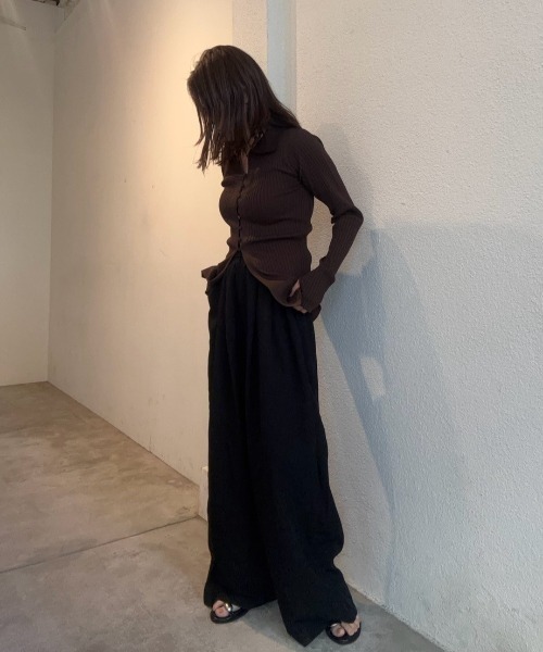 Reurie'(レウリィ)の「ワイドナイロンパンツ/wide nylon pants(aki select) ロング丈 オーバーサイズ リラクシー カジュアル ストリート Y2K きれいめ 韓国(カーゴパンツ・レディース・ブラック/アイボリー・FREE)」の2枚目の写真