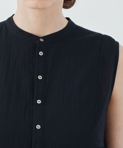 GALERIE VIE（ギャルリー ヴィー）の「インドコットン スタンドネックギャザーワンピース（ワンピース・レディース・チャコールグレー/ネイビー・FREE）」の6枚目の写真