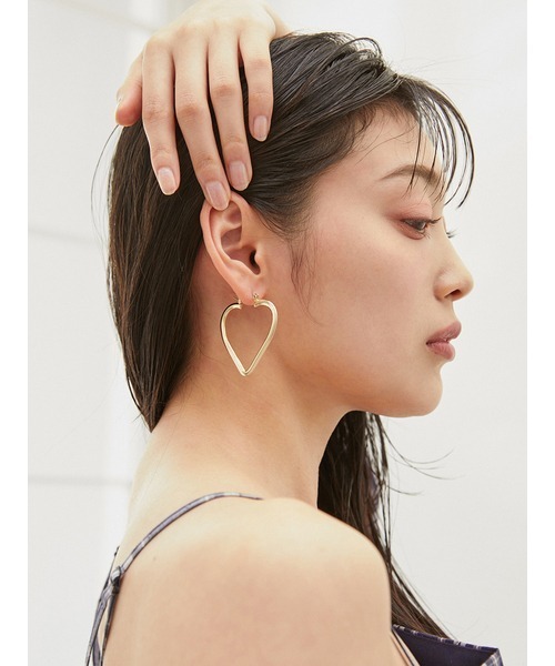 SNIDEL（スナイデル）の「ハートフープピアス（ピアス（両耳用）・レディース・シルバー/ゴールド・FREE）」の2枚目の写真