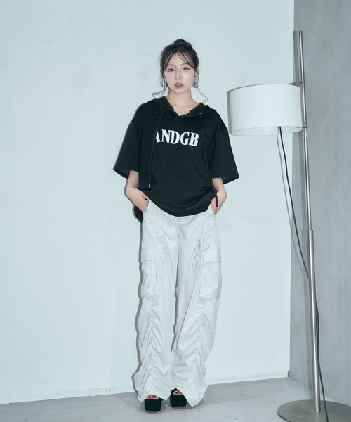 ANDGEEBEE(アンジービー)の「ギャザーリボンカーゴパンツ(カーゴパンツ・レディース・グレイッシュベージュ/ブラック・FREE)」の4枚目の写真