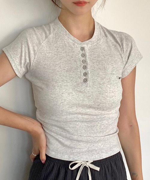 Teem Store(チームストア)の「ヘンリーネック ラグランコンパクトTシャツ(Tシャツ/カットソー・レディース・グレー/ホワイト/ブラック・S/M)」の22枚目の写真