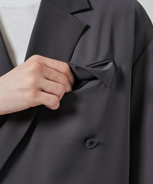 CULLNI（クルニ）の「別注 SHORT SLEEVE TAILORED JACKET（テーラードジャケット・メンズ・ブラック/ダークグレー・1/2）」の5枚目の写真