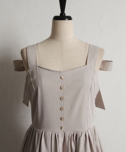 tocco closet(トッコ クローゼット)の「【ZOZO限定】ショルダーバックリボンバルーンジャンパースカート(ジャンパースカート・レディース・アイボリー/ブラック/グレイッシュベージュ・M)」の13枚目の写真