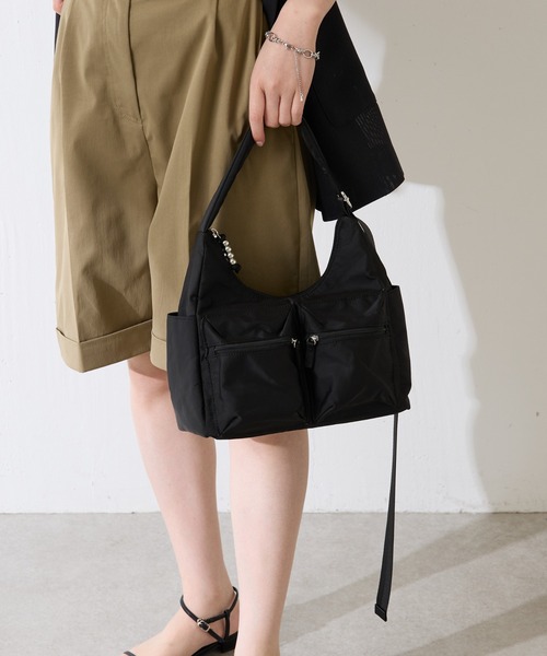 COLLAGE GALLARDAGALANTE（コラージュガリャルダガランテ）の「ダブルポケットビジューバッグ（ショルダーバッグ・レディース・ブラック/ベージュ・FREE）」の5枚目の写真