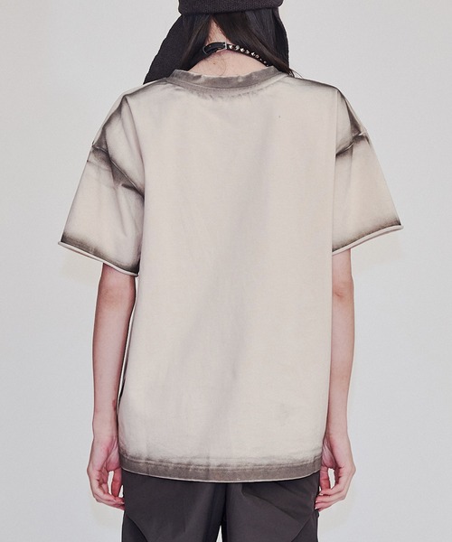 VI E DIT（ヴィエディット）の「GraphicT-shirts/グラフィックTシャツ/洗える/ブリーチ加工/フェード（Tシャツ/カットソー・メンズ・アイボリー/ネイビー・1/2）」の17枚目の写真