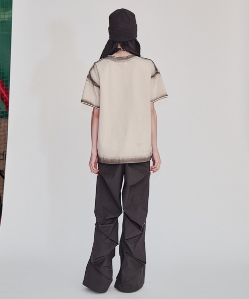 VI E DIT（ヴィエディット）の「GraphicT-shirts/グラフィックTシャツ/洗える/ブリーチ加工/フェード（Tシャツ/カットソー・メンズ・アイボリー/ネイビー・1/2）」の18枚目の写真