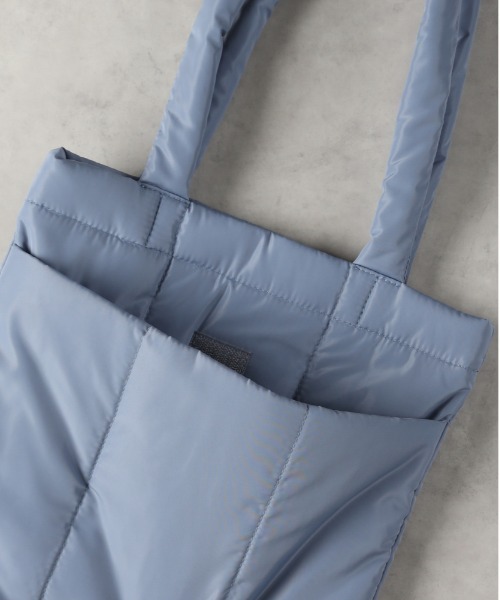 Right-on（ライトオン）の「【HONEYSUCKLE ROSE】パデッドトートバッグ（トートバッグ・レディース・ブラック/オフホワイト/ブルー・ONE SIZE）」の9枚目の写真