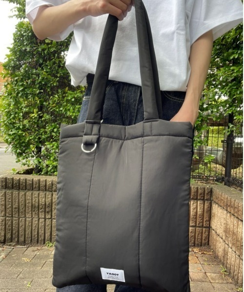 Right-on（ライトオン）の「【HONEYSUCKLE ROSE】パデッドトートバッグ（トートバッグ・レディース・ブラック/オフホワイト/ブルー・ONE SIZE）」の4枚目の写真