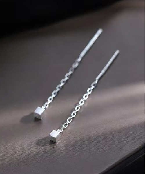 ALWAYS GOOD TIME(オルウェイズグッドタイム)の「【Silver925】金属アレルギー対応 キューブモチーフ ロングチェーンピアス(ピアス(両耳用)・レディース・ブラック/シルバー/ゴールド・FREE)」の7枚目の写真