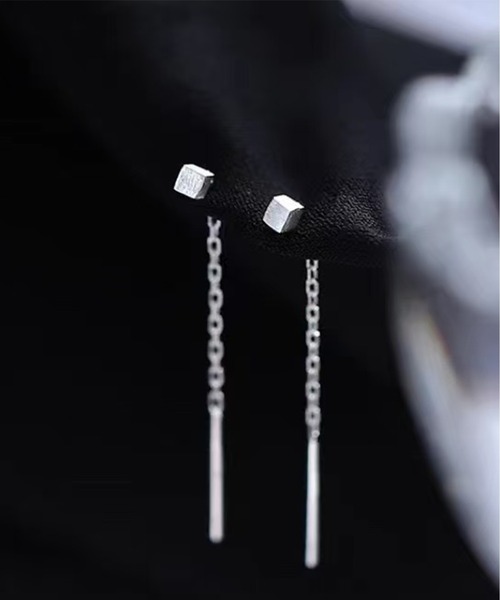 ALWAYS GOOD TIME(オルウェイズグッドタイム)の「【Silver925】金属アレルギー対応 キューブモチーフ ロングチェーンピアス(ピアス(両耳用)・レディース・ブラック/シルバー/ゴールド・FREE)」の8枚目の写真