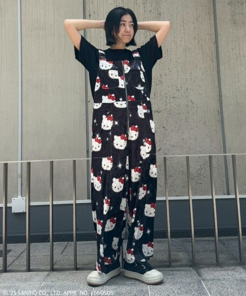 Candy Stripper(キャンディストリッパー)の「【HELLO KITTY】KILA KILA VELOUR サロペット(サロペット/オーバーオール・レディース・ピンク/ブラック・FREE)」の9枚目の写真