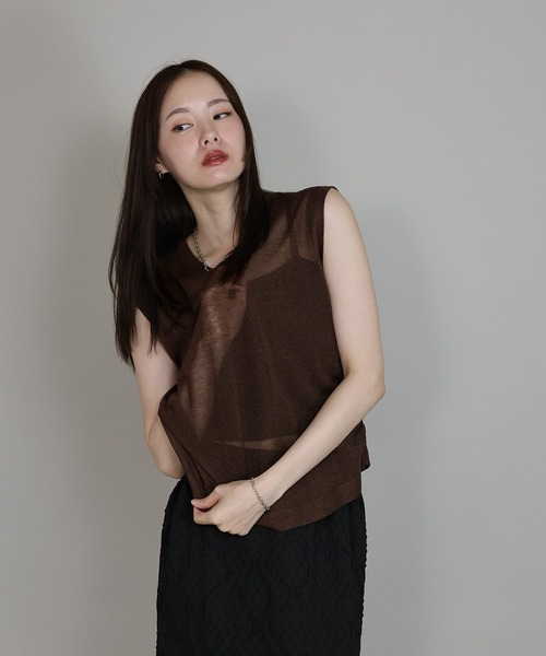J by blue(ジェイバイブルー)の「麻混ギャザーシアーニット(タンクトップ・レディース・ブラック/アイボリー/ブラウン・MEDIUM)」の13枚目の写真