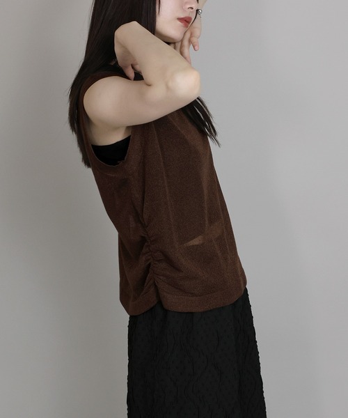 J by blue(ジェイバイブルー)の「麻混ギャザーシアーニット(タンクトップ・レディース・ブラック/アイボリー/ブラウン・MEDIUM)」の14枚目の写真
