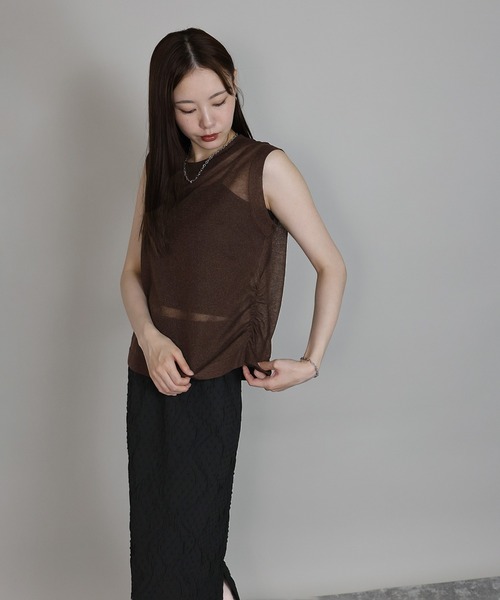 J by blue(ジェイバイブルー)の「麻混ギャザーシアーニット(タンクトップ・レディース・ブラック/アイボリー/ブラウン・MEDIUM)」の17枚目の写真