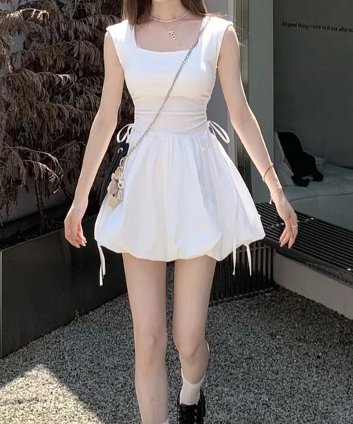 Nia(ニア)の「Nia(ニア)/バルーンシルエット ミニワンピース(ワンピース・レディース・ブラック/ホワイト・MEDIUM/SMALL)」の2枚目の写真