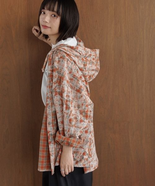 PBLIM(ページボーイリム)の「《UNISEX》オンブレフードシャツ(シャツ/ブラウス・レディース・オレンジ/ブルー/カーキ・FREE)」の4枚目の写真