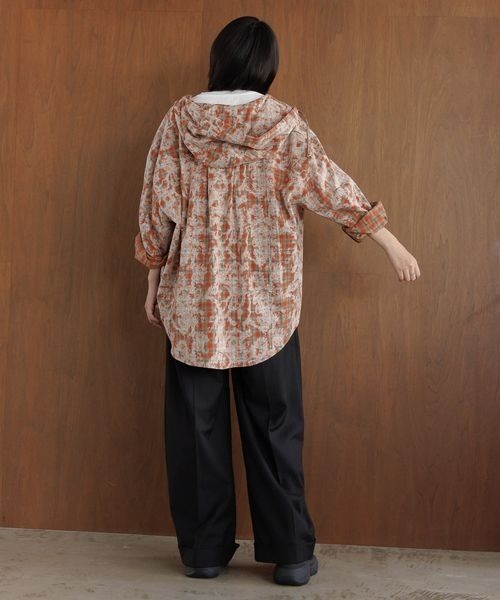 PBLIM(ページボーイリム)の「《UNISEX》オンブレフードシャツ(シャツ/ブラウス・レディース・オレンジ/ブルー/カーキ・FREE)」の9枚目の写真