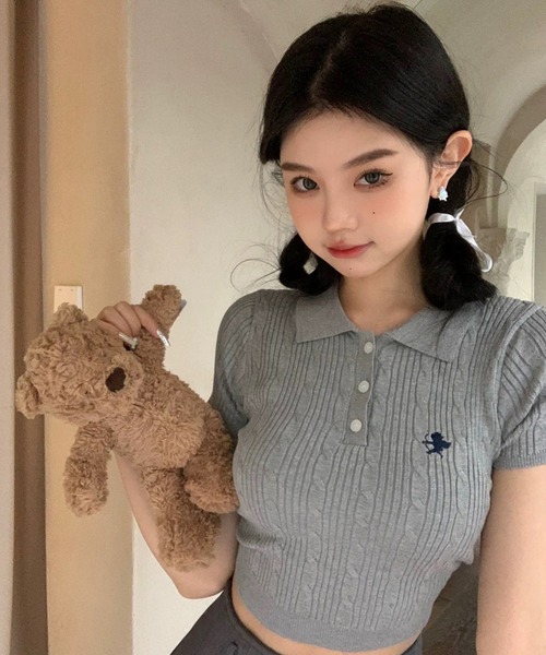 shopnikoniko(ショップニコニコ)の「半袖 ショート丈 エンジェル刺繍 クロップド丈 半袖ポロシャツ(ポロシャツ・レディース・アイボリー/グレー・フリー)」の17枚目の写真