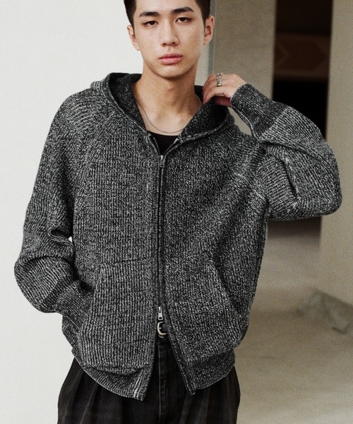 WYM LIDNM（ウィム バイ リドム）の「AZE KNIT CROPPED HOODIE（ニット