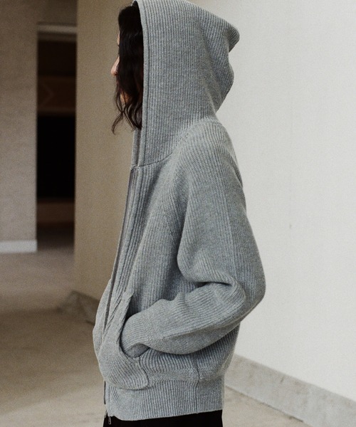 WYM LIDNM（ウィム バイ リドム）の「AZE KNIT CROPPED HOODIE（ニット