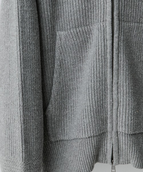 WYM LIDNM（ウィム バイ リドム）の「AZE KNIT CROPPED HOODIE（ニット