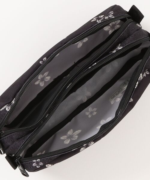 ROXY（ロキシー）の「DA ROCK PRINTED/ロキシーポーチ（ポーチ・レディース・ブラック/ブラック系その他・FREE）」の3枚目の写真