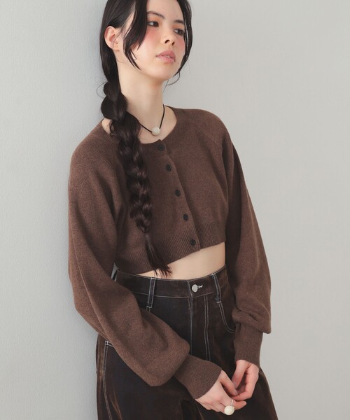 Ray BEAMS(レイビームス)の「クロップド クルーネック カーディガン(カーディガン/ボレロ・レディース・ダークブラウン/シルバー・ONE SIZE)」の2枚目の写真
