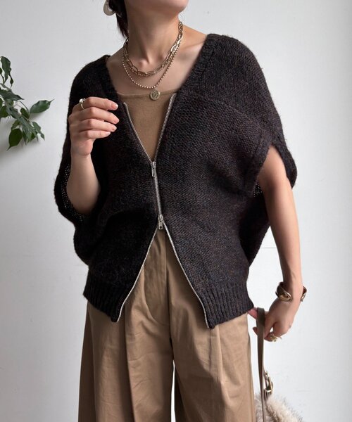 DouDou（ドゥドゥ）の「【新色追加/WEB限定】 ダブルジップ変形ベスト（カーディガン/ボレロ・レディース・ブラック/アイボリー/グレー/ブラウン・FREE）」の4枚目の写真