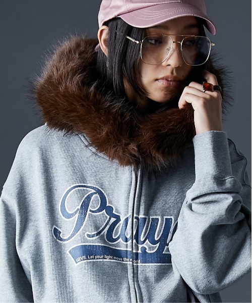 GEVS.(ジェイヴィス)の「フェイクファー付き綿100%ジップアップパーカー<大きいサイズ有>GEVS.(パーカー・レディース・杢グレー/オートミール・5L/4L/3L/LL/L/M)」の1枚目の写真