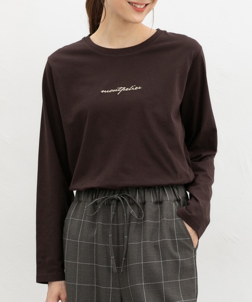 Honeys(ハニーズ)の「ロゴ刺繍Tシャツ(Tシャツ/カットソー・レディース・グリーン/ブラウン/ベージュ/ブラック/オフホワイト・L/LL/M/S)」の4枚目の写真