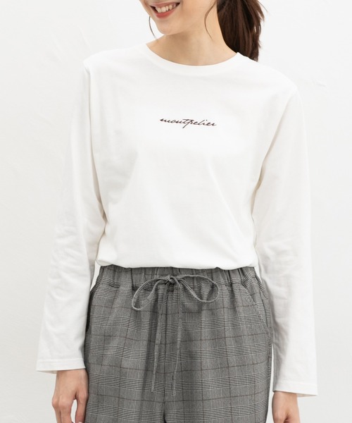 Honeys(ハニーズ)の「ロゴ刺繍Tシャツ(Tシャツ/カットソー・レディース・グリーン/ブラウン/ベージュ/ブラック/オフホワイト・L/LL/M/S)」の2枚目の写真
