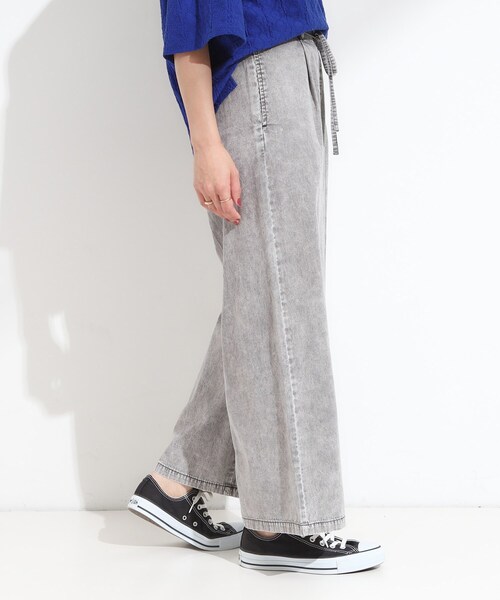 Cutie Blonde（キューティーブロンド）の「【セットアップ可/S-LL】リボン付き イージーワイドデニムパンツ（デニムパンツ・レディース・ブルー/ブラック・03/02/01/04）」の4枚目の写真