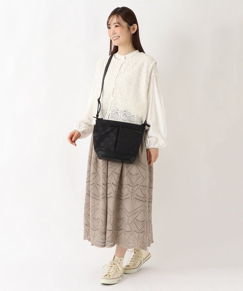 one'sterrace(ワンズテラス)の「Legato Largo 撥水ドット バケツ型ショルダー(ショルダーバッグ・レディース・ベージュ系その他7/ブラック系8/オリーブ系3・99)」の15枚目の写真