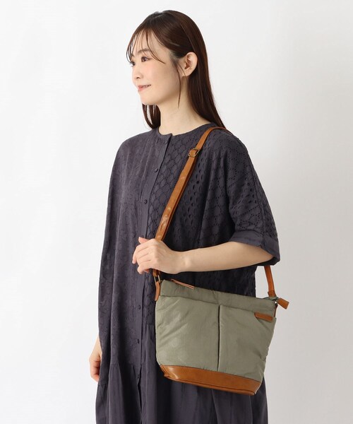one'sterrace(ワンズテラス)の「Legato Largo 撥水ドット バケツ型ショルダー(ショルダーバッグ・レディース・ベージュ系その他7/ブラック系8/オリーブ系3・99)」の16枚目の写真