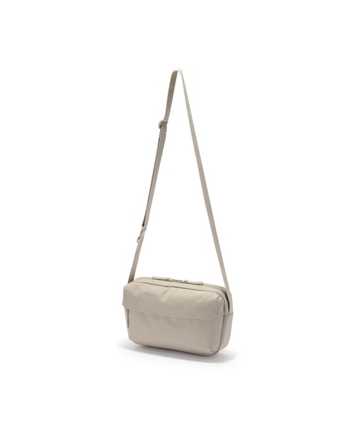 無印良品（ムジルシリョウヒン）の「背面ポケット付き　撥水ショルダーバッグ（ショルダーバッグ・レディース・ダークブラウン系/ラベンダー/チャコールグレー/ライトベージュ/ブラック/ネイビー系・FREE）」の4枚目の写真