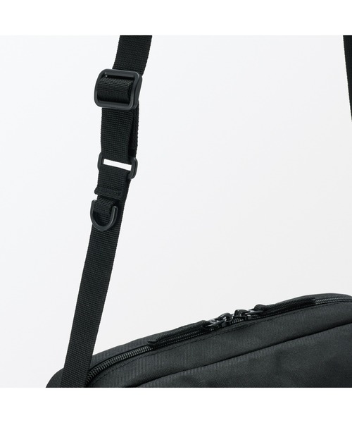 無印良品（ムジルシリョウヒン）の「背面ポケット付き　撥水ショルダーバッグ（ショルダーバッグ・レディース・ダークブラウン系/ラベンダー/チャコールグレー/ライトベージュ/ブラック/ネイビー系・FREE）」の12枚目の写真