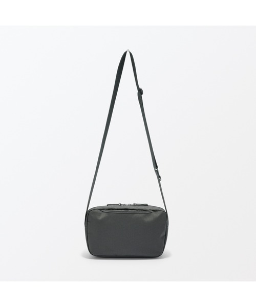 無印良品（ムジルシリョウヒン）の「背面ポケット付き　撥水ショルダーバッグ（ショルダーバッグ・レディース・ダークブラウン系/ラベンダー/チャコールグレー/ライトベージュ/ブラック/ネイビー系・FREE）」の16枚目の写真