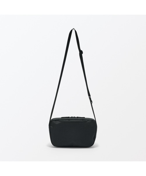 無印良品（ムジルシリョウヒン）の「背面ポケット付き　撥水ショルダーバッグ（ショルダーバッグ・レディース・ダークブラウン系/ラベンダー/チャコールグレー/ライトベージュ/ブラック/ネイビー系・FREE）」の8枚目の写真