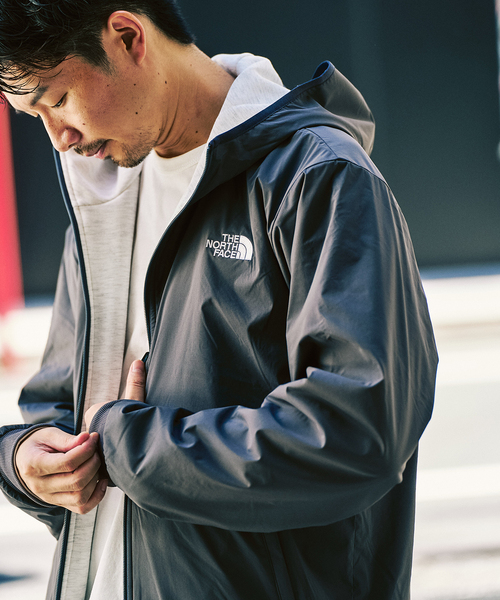 THE NORTH FACE(ザノースフェイス)の「THE NORTH FACE / ザ ノースフェイス Reversible Tech Air Hoodie(パーカー・メンズ・ブラック/チャコールグレー・MEDIUM/X-LARGE/LARGE)」の3枚目の写真