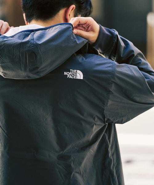THE NORTH FACE(ザノースフェイス)の「THE NORTH FACE / ザ ノースフェイス Reversible Tech Air Hoodie(パーカー・メンズ・ブラック/チャコールグレー・MEDIUM/X-LARGE/LARGE)」の4枚目の写真