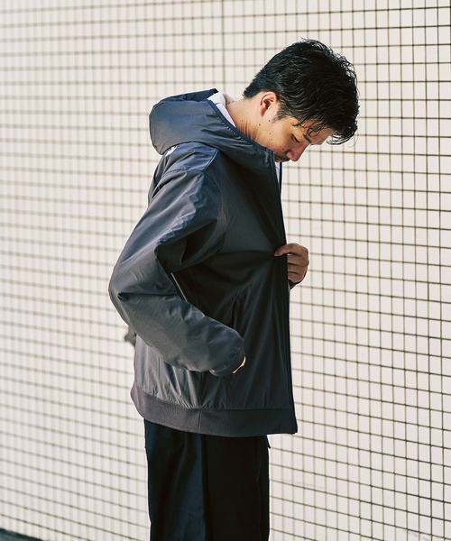 THE NORTH FACE(ザノースフェイス)の「THE NORTH FACE / ザ ノースフェイス Reversible Tech Air Hoodie(パーカー・メンズ・ブラック/チャコールグレー・MEDIUM/X-LARGE/LARGE)」の5枚目の写真